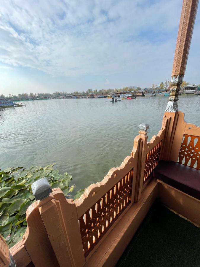 The Heritage Safina Group Of Houseboats Otel Srīnagar Dış mekan fotoğraf