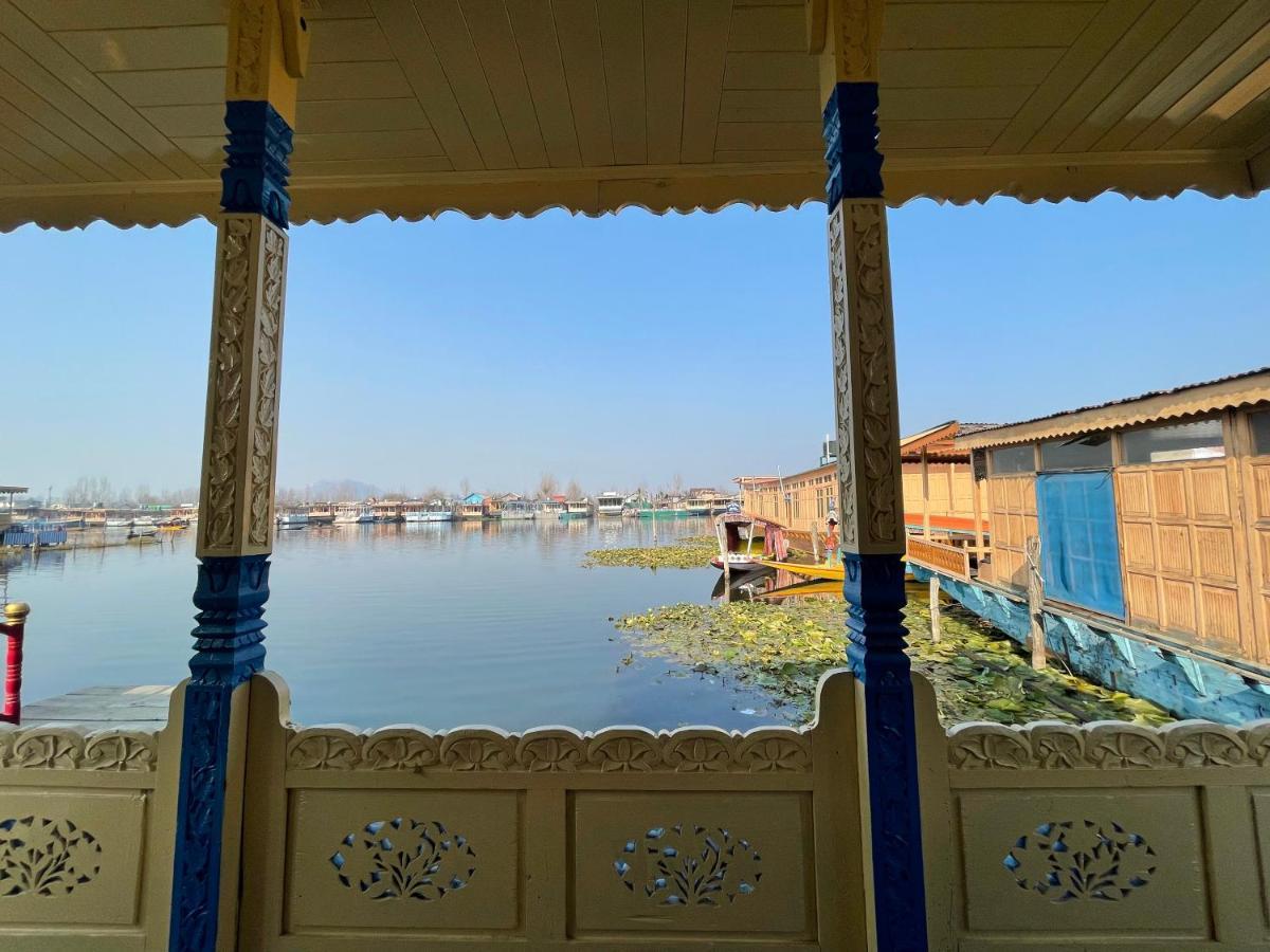 The Heritage Safina Group Of Houseboats Otel Srīnagar Dış mekan fotoğraf