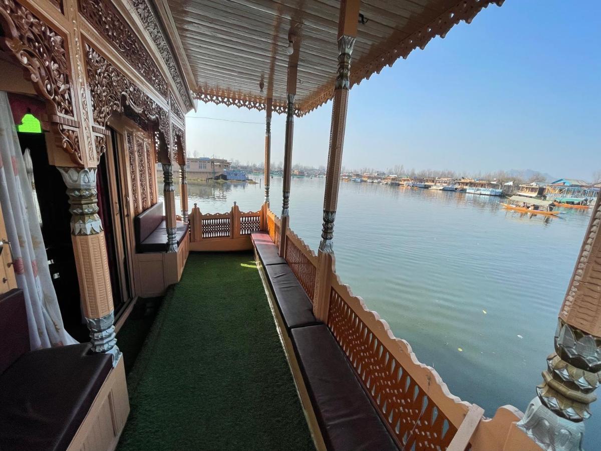 The Heritage Safina Group Of Houseboats Otel Srīnagar Dış mekan fotoğraf